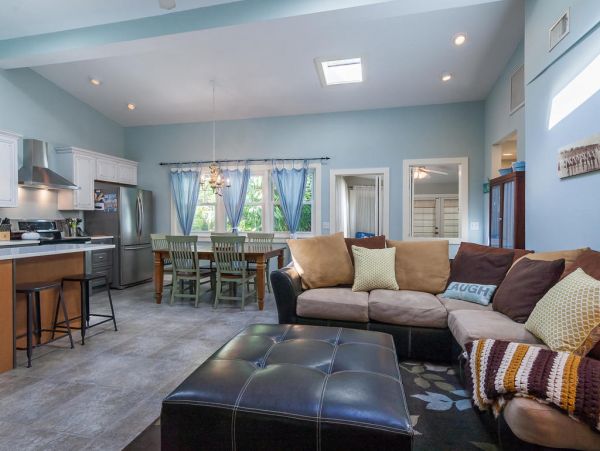 Anna Maria Island Vacation Cottage Sleeps Six Walk to Beach