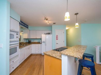 Anna Maria Four Bedrooms Home, Pool & Walk to Beach