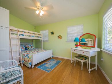 Anna Maria Four Bedrooms Home, Pool & Walk to Beach