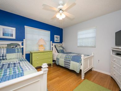 Anna Maria Four Bedrooms Home, Pool & Walk to Beach