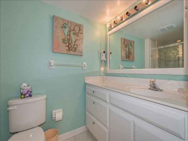 Boca Grande Two Bedroom Vacation Condo Short Walk to Beach