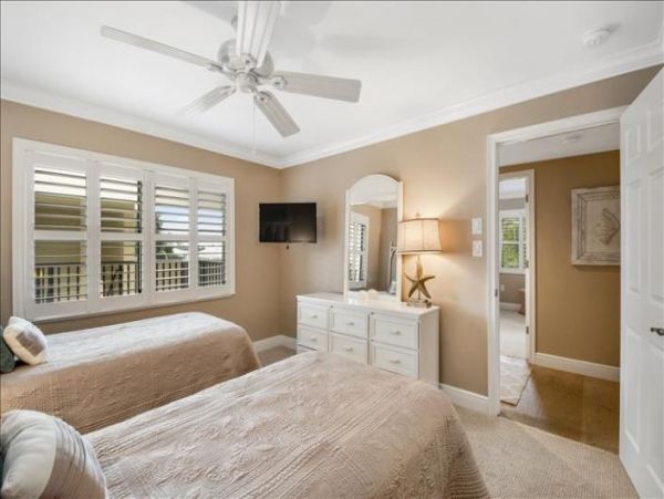 Beautiful 2 Bedroom Condo steps from the Beach