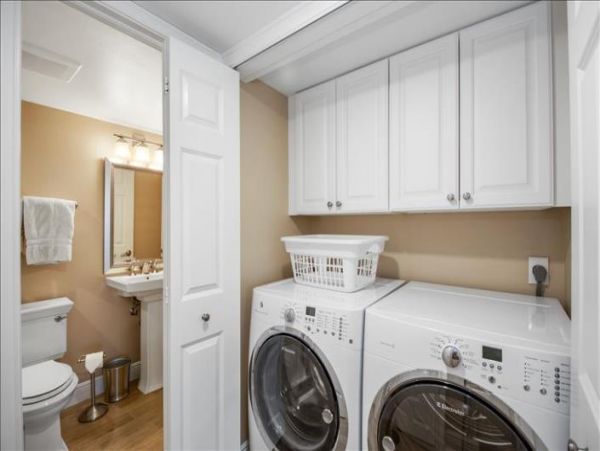 Beautiful 2 Bedroom Condo steps from the Beach