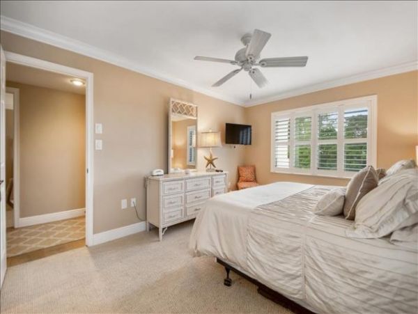 Beautiful 2 Bedroom Condo steps from the Beach