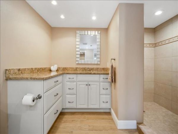 Beautiful 2 Bedroom Condo steps from the Beach