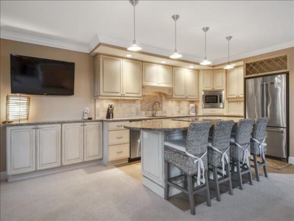 Beautiful 2 Bedroom Condo steps from the Beach