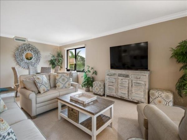 Beautiful 2 Bedroom Condo steps from the Beach