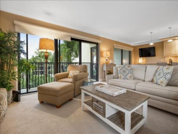 Beautiful 2 Bedroom Condo steps from the Beach