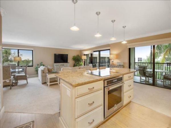 Beautiful 2 Bedroom Condo steps from the Beach