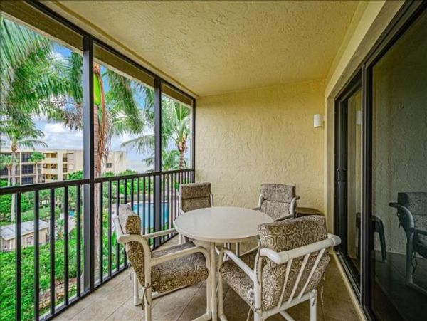 Beautiful 2 Bedroom Condo steps from the Beach