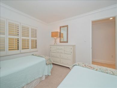 Beachside unit with Garden View, nice interior