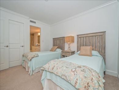 Beachside unit with Garden View, nice interior