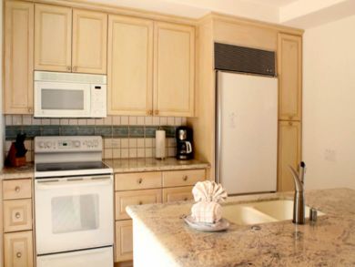 Fully equipped kitchen with island