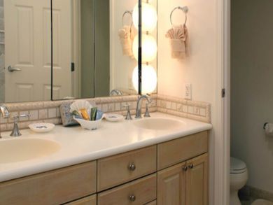Dual vanity & private toilet