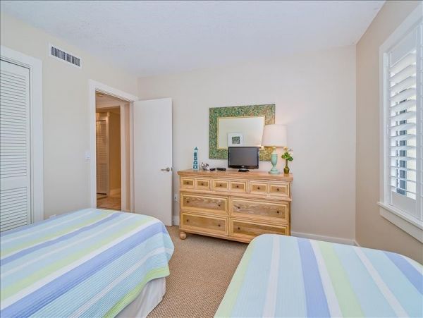 Full Gulf Front Sea Oats Condo Beautifully decorated