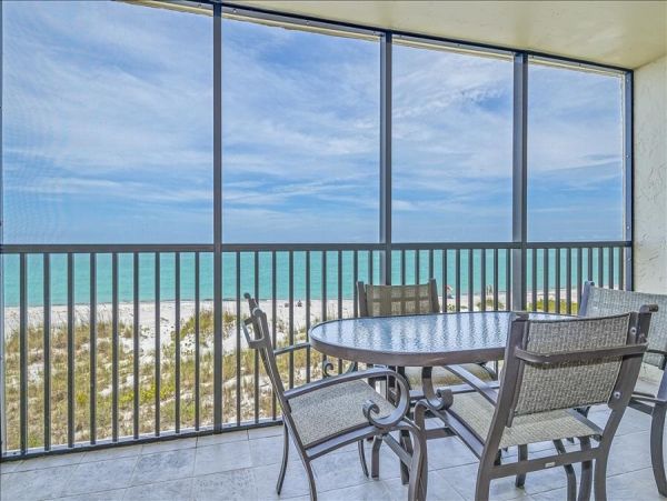 Full Gulf Front Sea Oats Condo Beautifully decorated