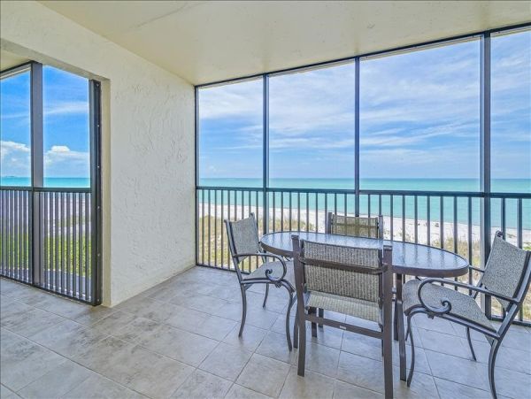 Full Gulf Front Sea Oats Condo Beautifully decorated