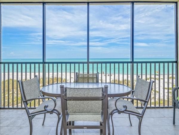 Full Gulf Front Sea Oats Condo Beautifully decorated