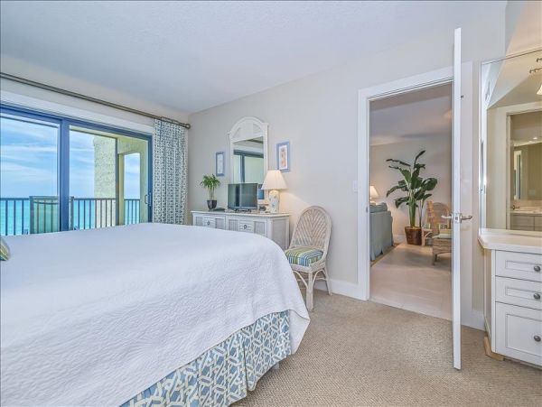 Full Gulf Front Sea Oats Condo Beautifully decorated