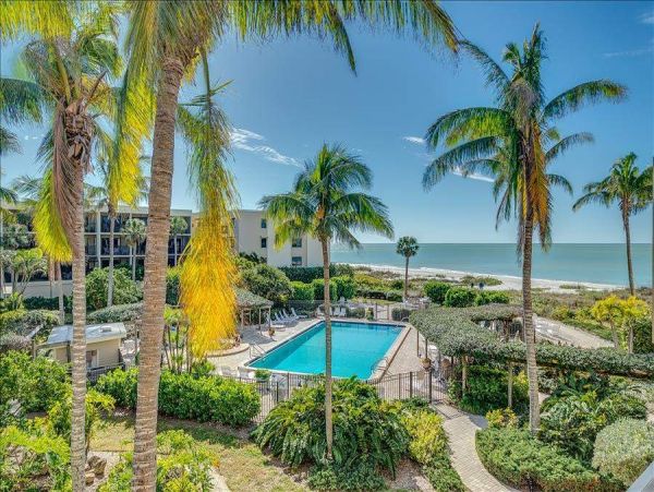 Boca Grande Two Bedroom Vacation Condo Steps from Beach