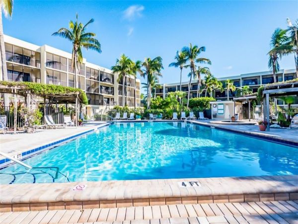 Boca Grande Two Bedroom Vacation Condo Steps from Beach