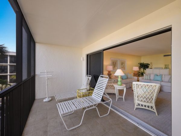 Boca Grande Two Bedroom Vacation Condo Steps from Beach
