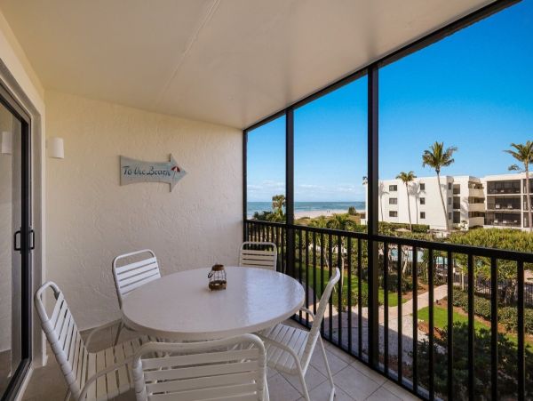 Boca Grande Two Bedroom Vacation Condo Steps from Beach
