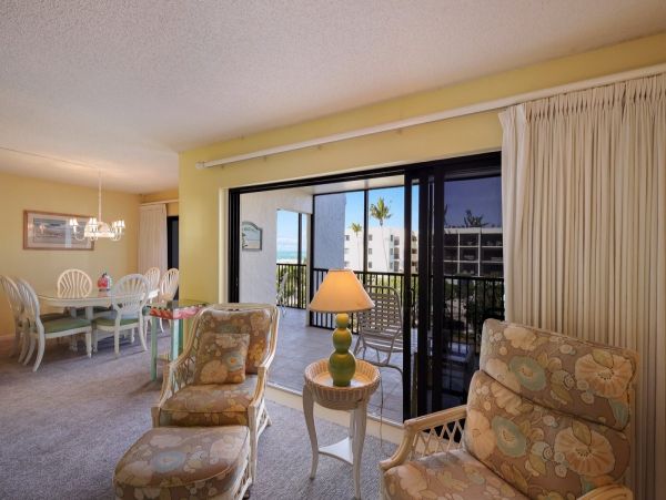Boca Grande Two Bedroom Vacation Condo Steps from Beach