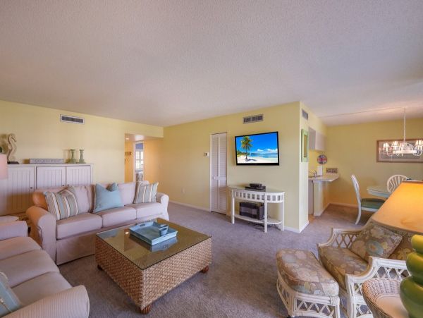 Boca Grande Two Bedroom Vacation Condo Steps from Beach