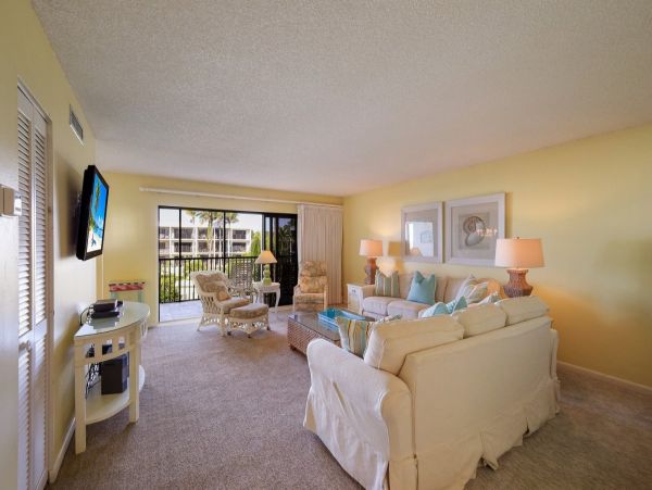 Boca Grande Two Bedroom Vacation Condo Steps from Beach