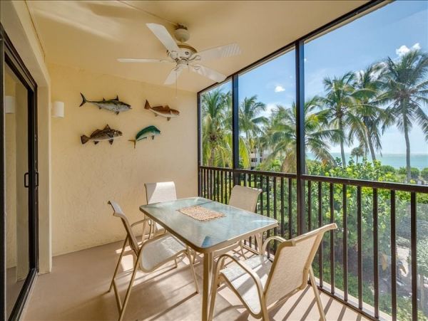 A Pretty Beachside Vacation Condo on Boca Grande Florida.