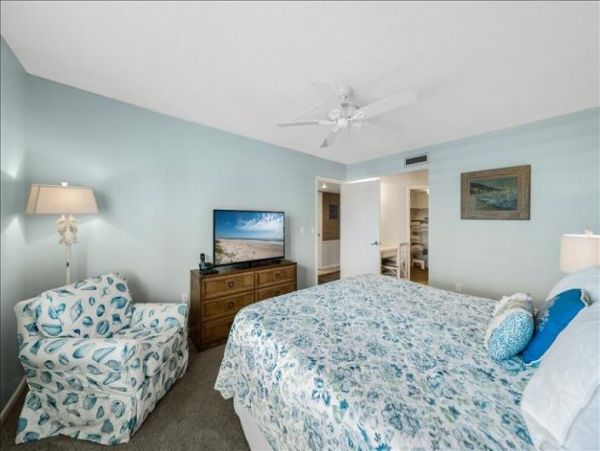 Boca Grande Beachfront Two Bedroom Vacation Condo Sleeps 6