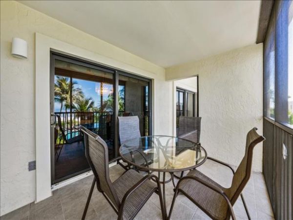 Boca Grande Beachfront Two Bedroom Vacation Condo Sleeps 6