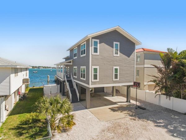 Amazing Rental Sleeps 12 Guests Bayfront Dream