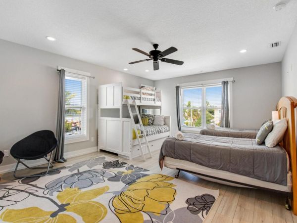 Amazing Rental Sleeps 12 Guests Bayfront Dream