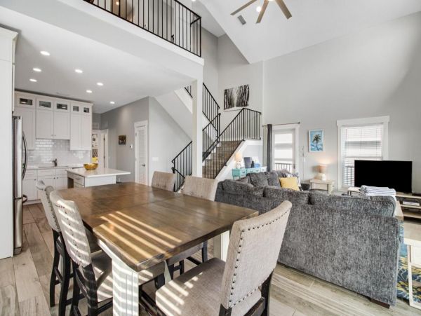 Amazing Rental Sleeps 12 Guests Bayfront Dream