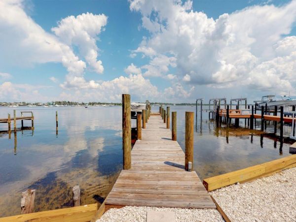 Amazing Rental Sleeps 12 Guests Bayfront Dream
