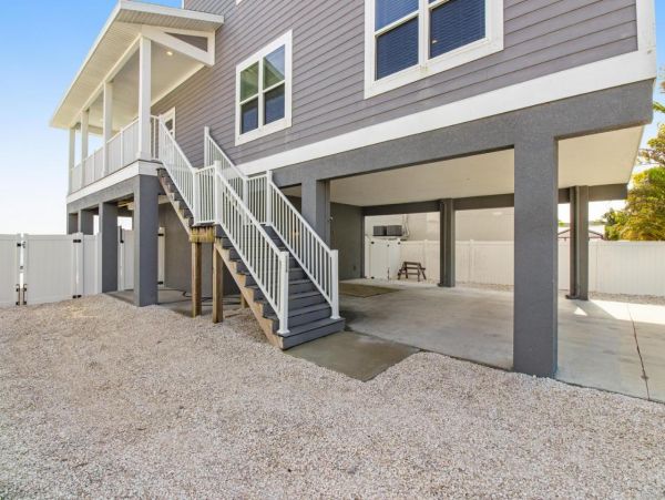 Amazing Rental Sleeps 12 Guests Bayfront Dream