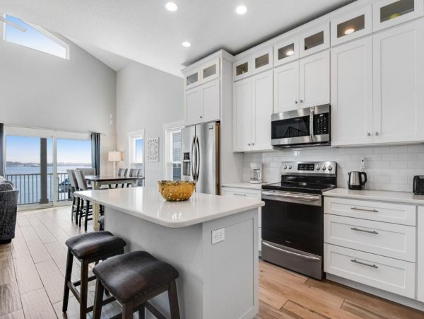 Amazing Rental Sleeps 12 Guests Bayfront Dream