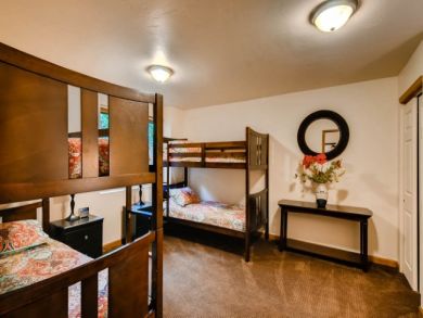 Luxury Six Bedroom Breckenridge Ski Accommodation