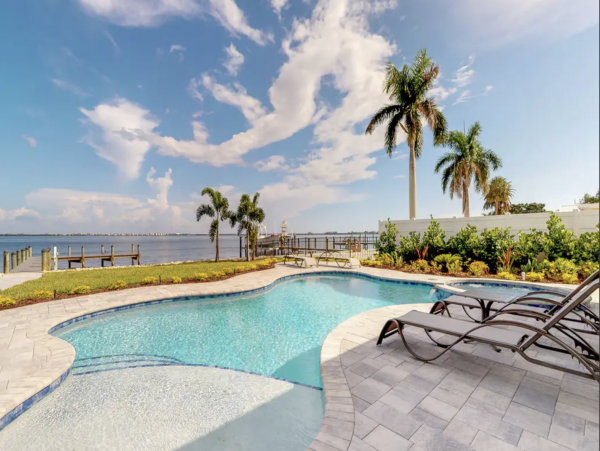 Three Bedroom Bayfront Vacation Rental in Holmes Beach