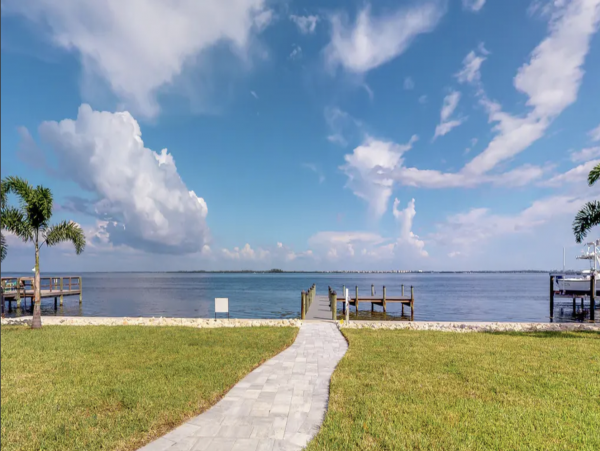 Three Bedroom Bayfront Vacation Rental in Holmes Beach