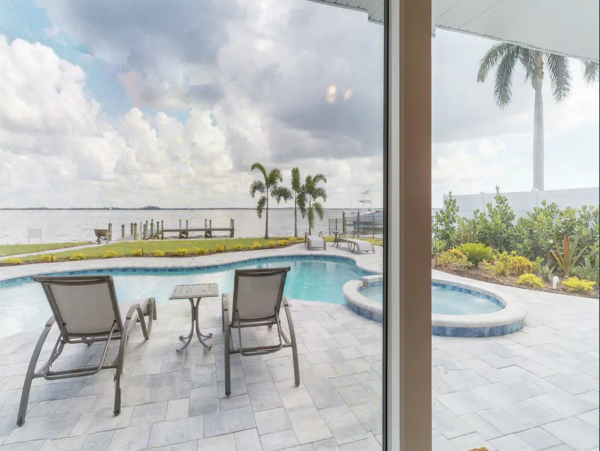 Three Bedroom Bayfront Vacation Rental in Holmes Beach