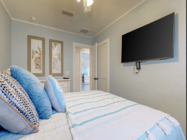 Three Bedroom Bayfront Vacation Rental in Holmes Beach