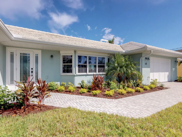 Three Bedroom Bayfront Vacation Rental in Holmes Beach