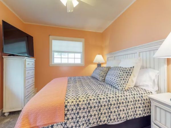 Three Bedroom Bayfront Vacation Rental in Holmes Beach