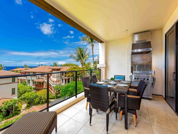 Luxury Maui Condo Elevator, Views Two Bedrooms Plus Separate Den Two Sofa Sleepers