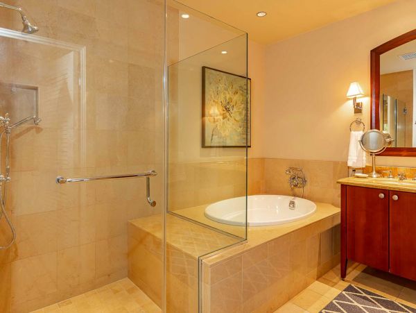 Luxury Maui Condo Elevator, Views Two Bedrooms Plus Separate Den Two Sofa Sleepers