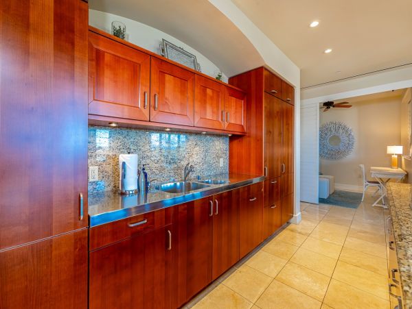 Luxury Maui Condo Elevator, Views Two Bedrooms Plus Separate Den Two Sofa Sleepers