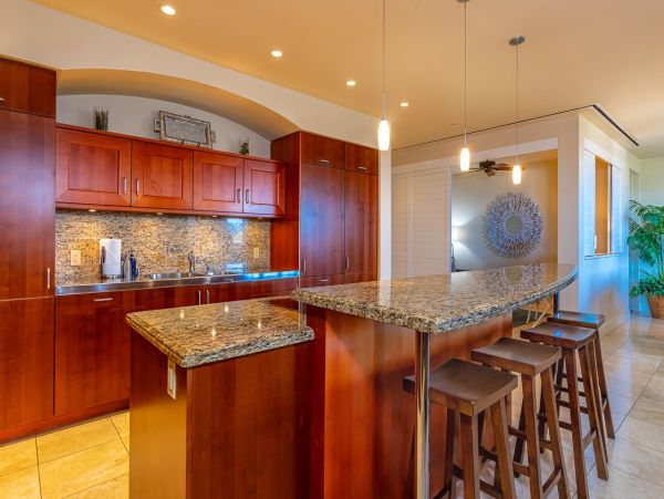 Luxury Maui Condo Elevator, Views Two Bedrooms Plus Separate Den Two Sofa Sleepers
